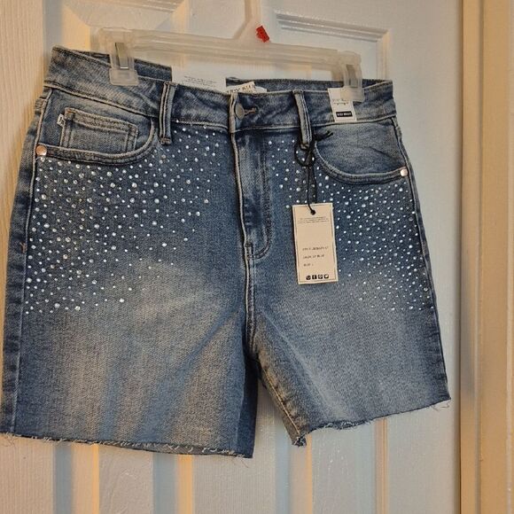 💲2️⃣0️⃣ Bundled ✔️Judy Blue Studded Blue Jean Shorts - Picture 3 of 9